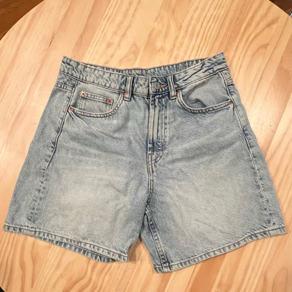 Vintage-inspired baggy fit boyfriend denim shorts